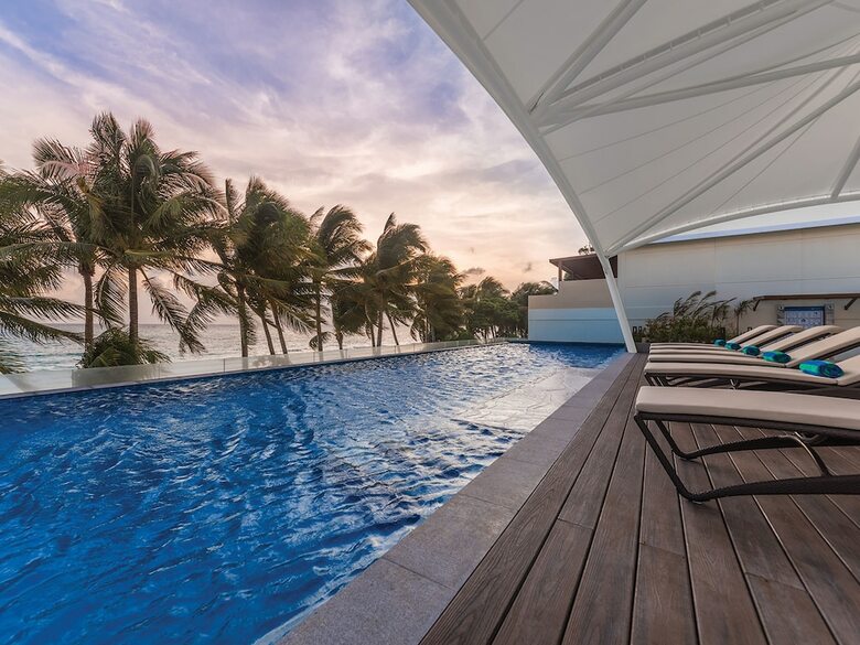 Hotel Henann Palm Beach Resort