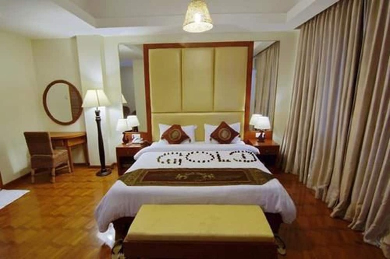Gold Yadanar Hotel