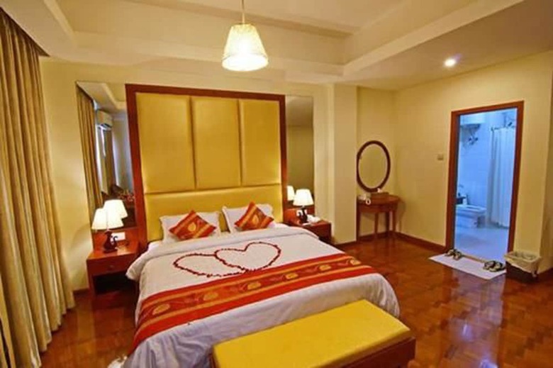 Gold Yadanar Hotel