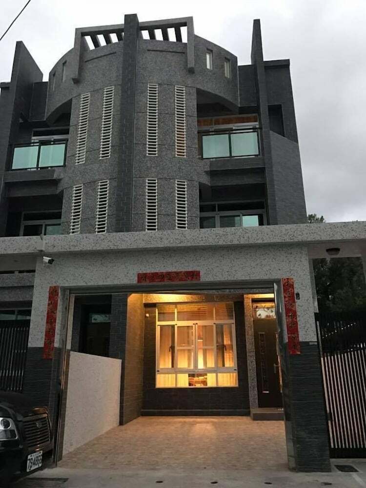 Hotel Black House
