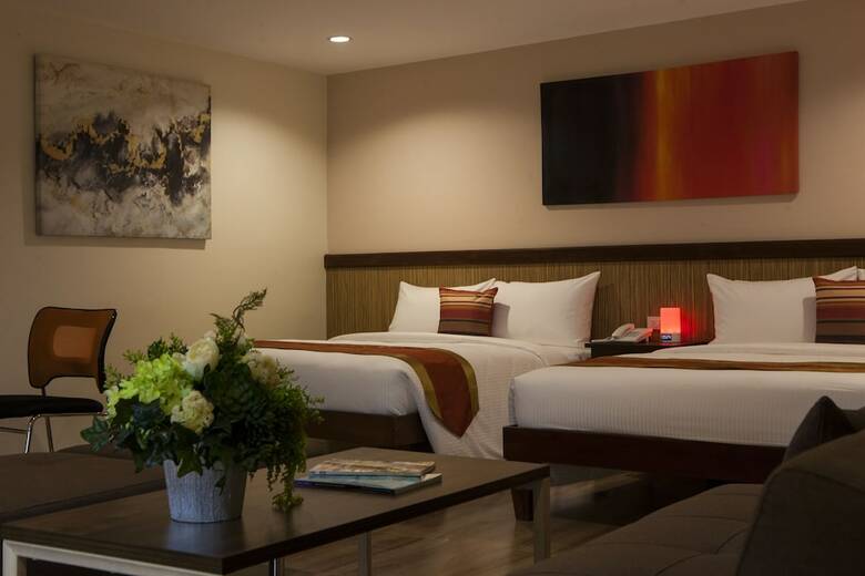 Ns Royal Hotel