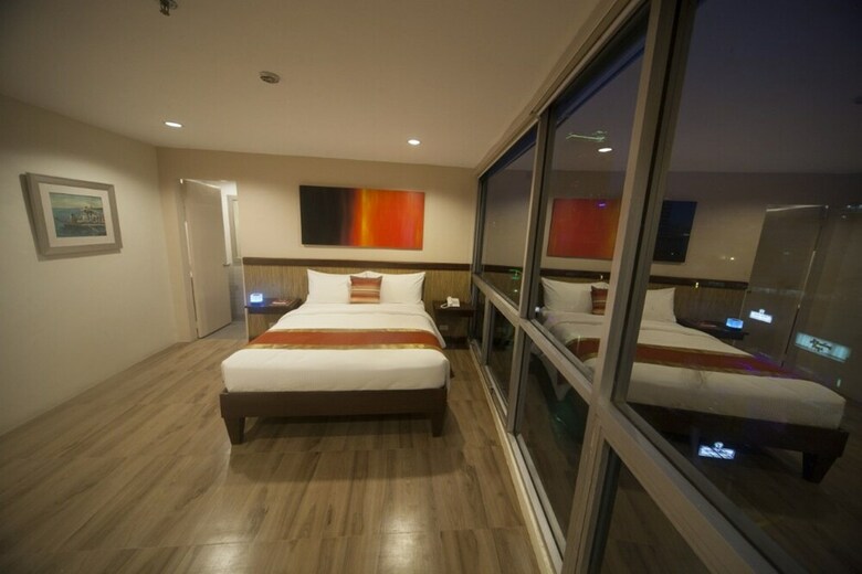 Ns Royal Hotel