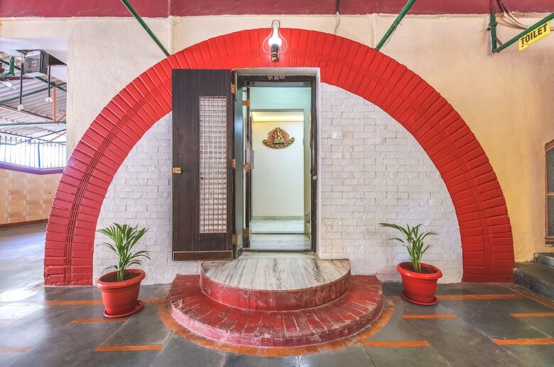 Hotel Nest Inn, Malad