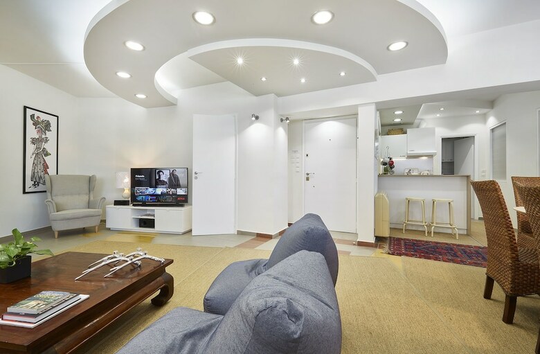 Chloe Boutique Apartments