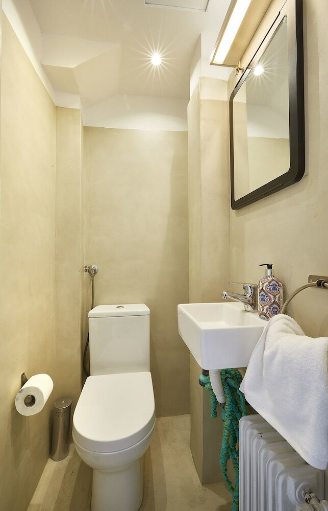 Chloe Boutique Apartments