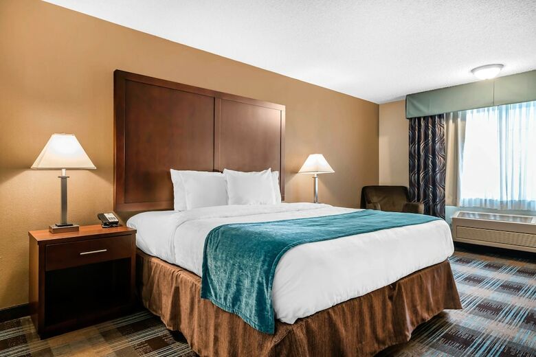 Hotel Clarion Inn Near Jblm