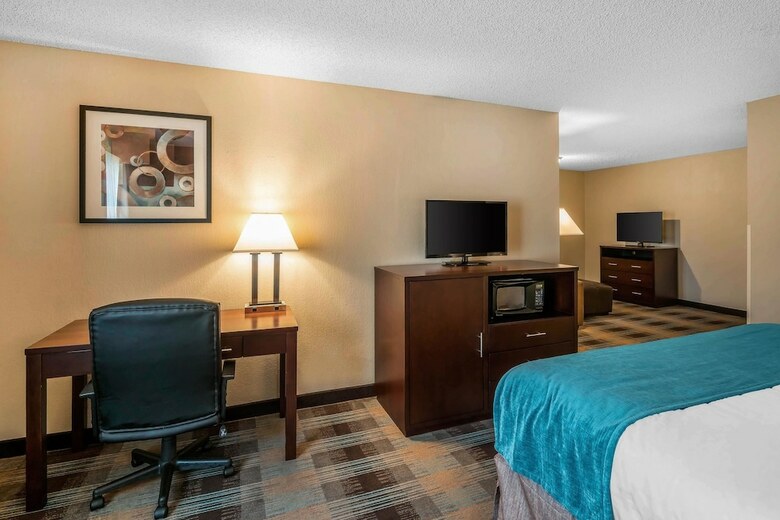 Hotel Clarion Inn Near Jblm