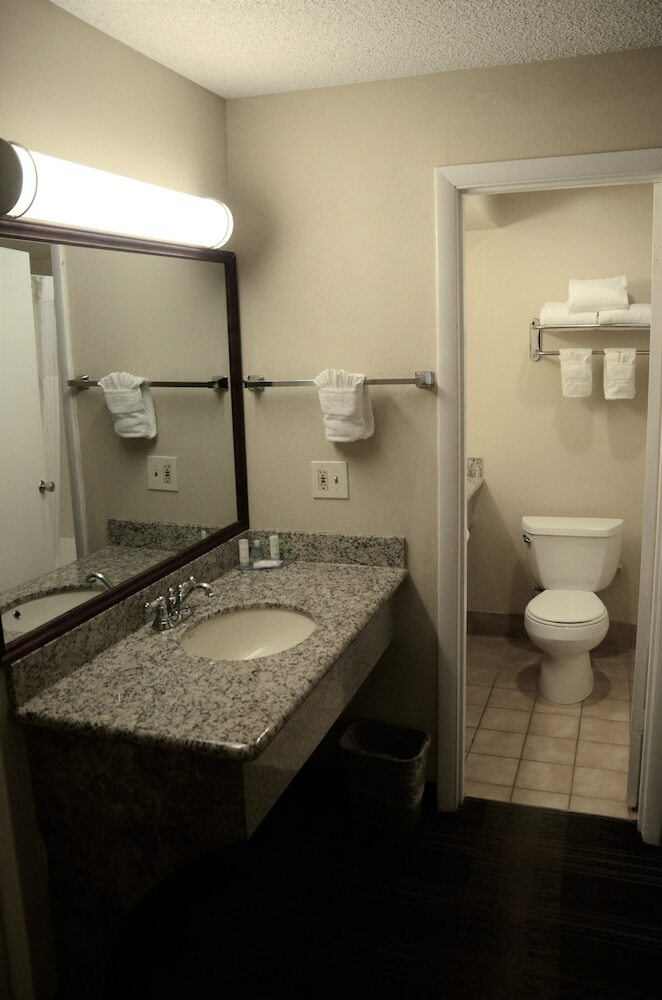 Hotel Clarion Inn Near Jblm