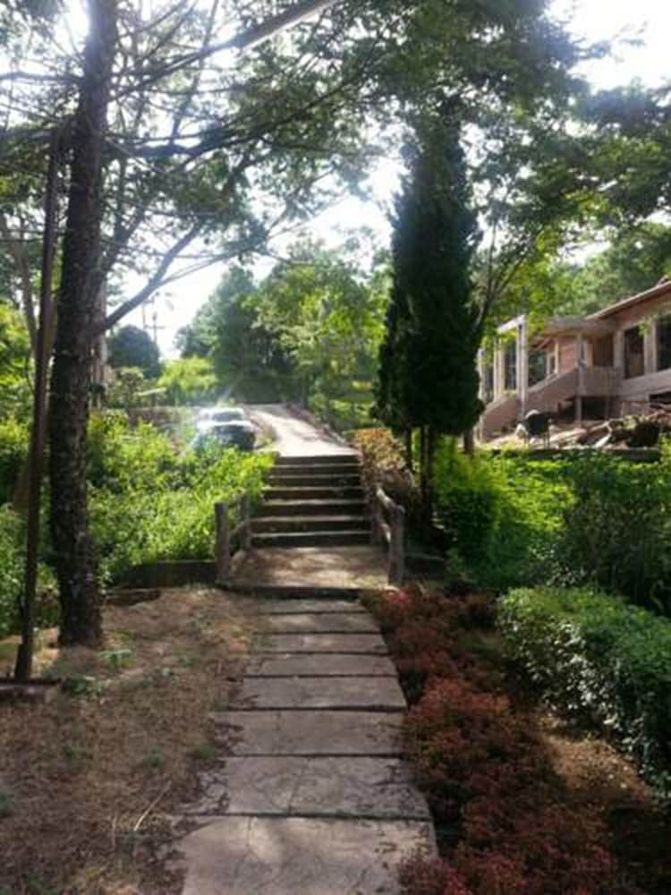Green Hills Home