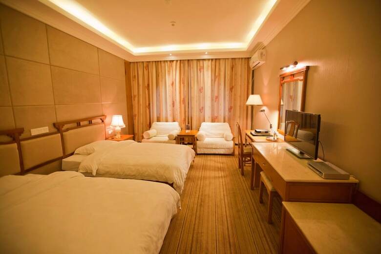 Yangshuo New Century Hotel