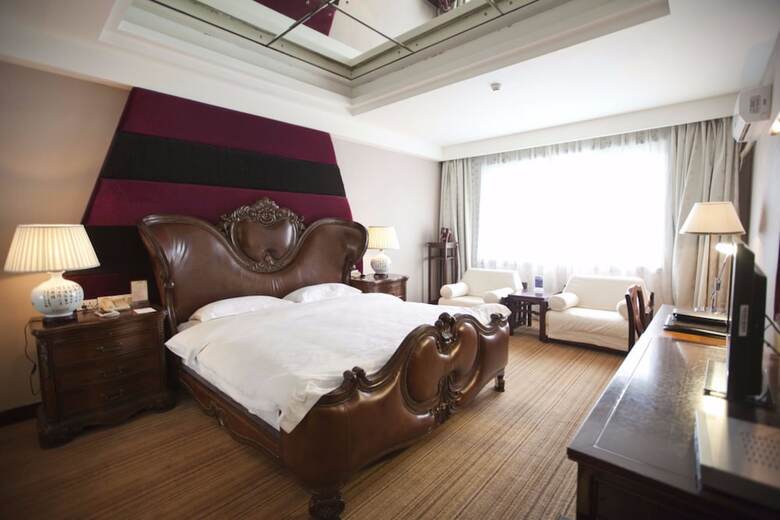 Yangshuo New Century Hotel