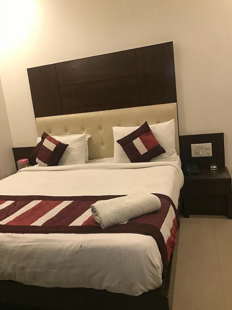 Hotel Saina International