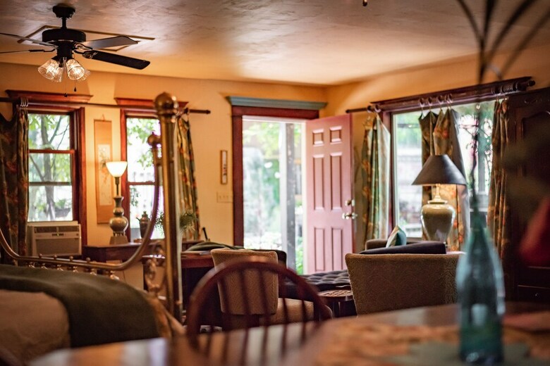 Bed & Breakfast The Rusted Poppy Inn