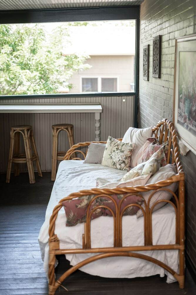 Bed & Breakfast The Rusted Poppy Inn
