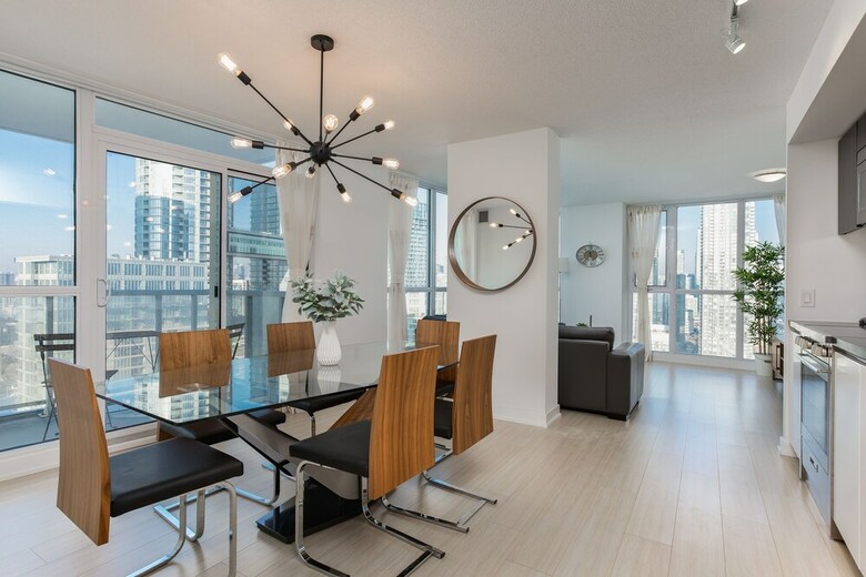 Quickstay - Premium 2-bedroom With Cn Tower & Lake Views