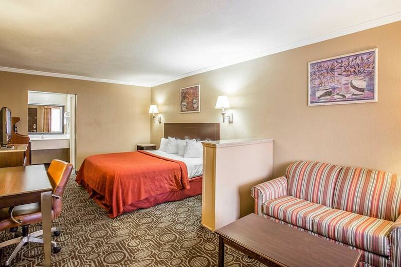 Hotel Quality Inn & Suites Ft. Jackson Maingate