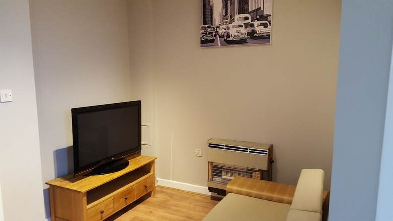 Dragon - Dumbarton Apartment 2 Bedroom Home