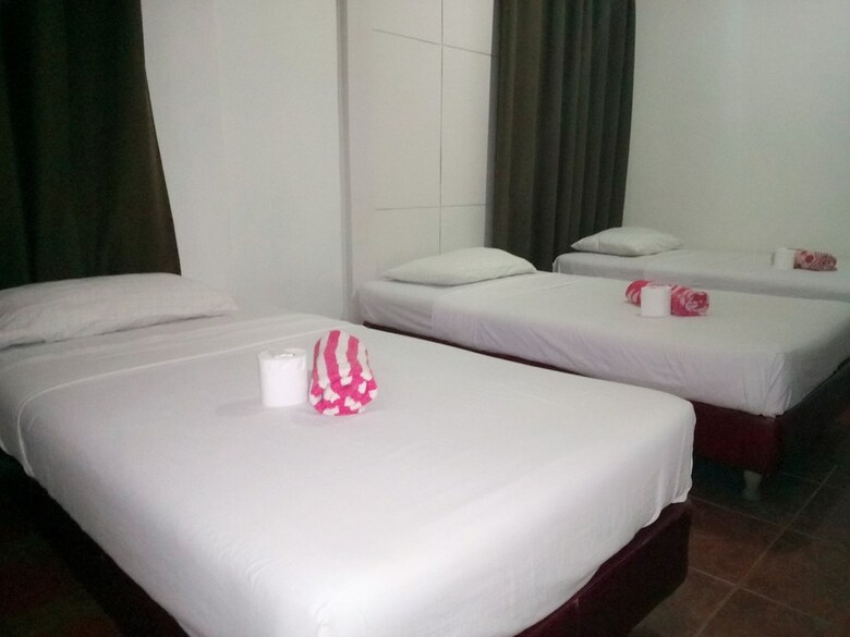 Sun Moon Poolside Hotel