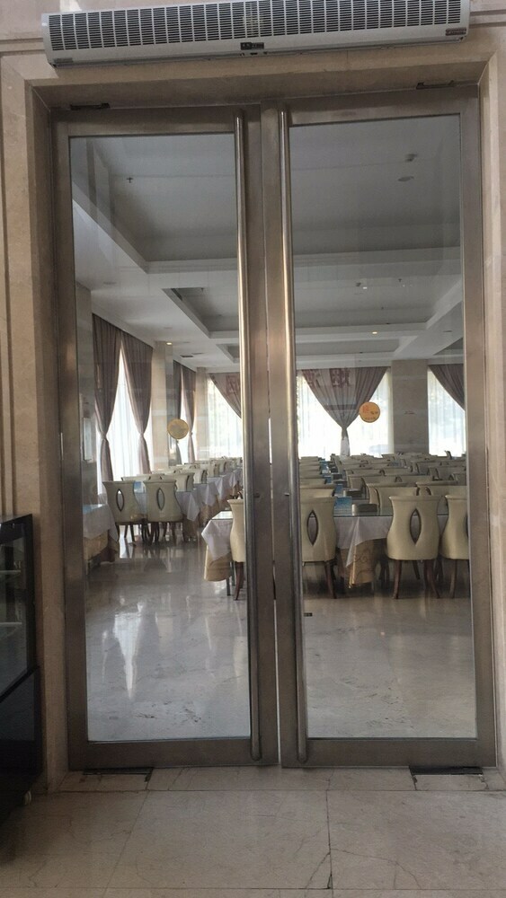 Luoyang Zhenghe Hotel