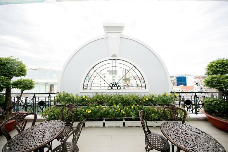 Le Saigon Hotel