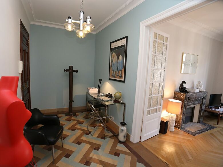 Annecy Elegant Downtown Lakeview Apartment