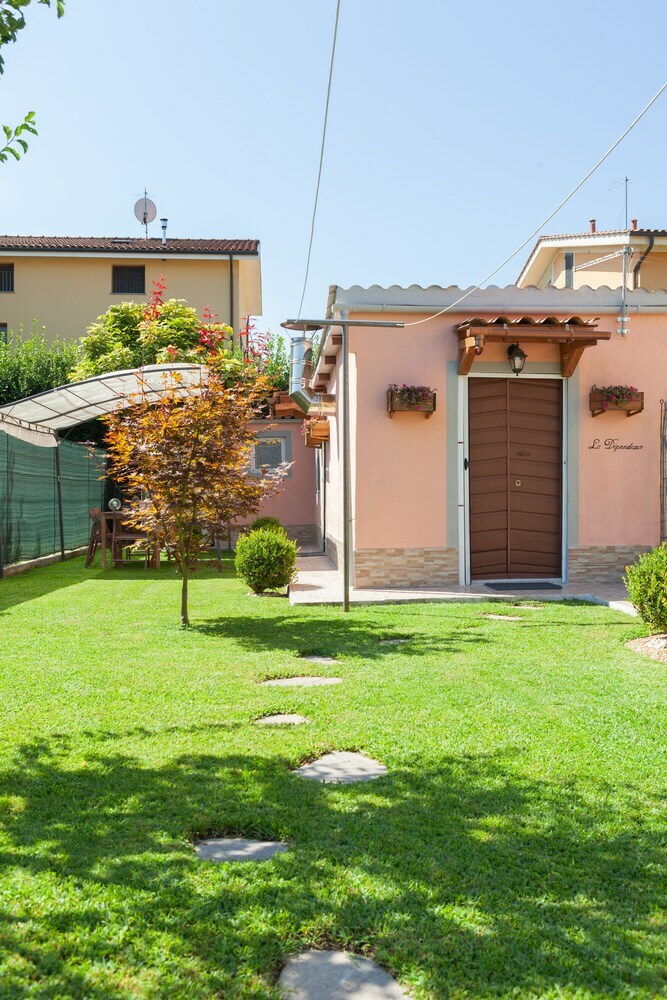 Hotel D�pendance Due Passi Dal Centro Di Lucca