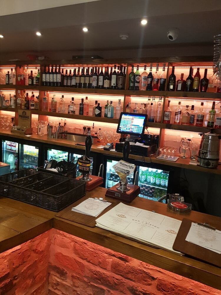 Hotel Lil's Bar And Bistro