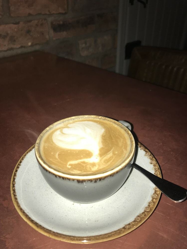 Hotel Lil's Bar And Bistro