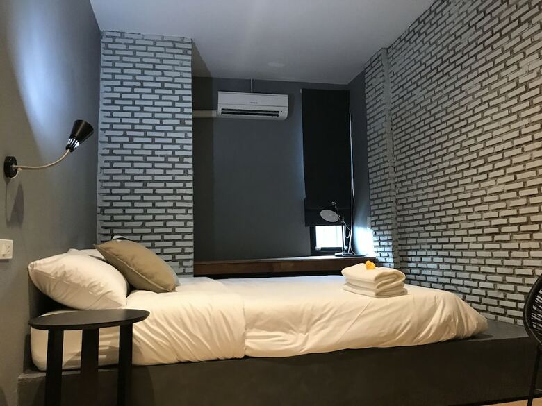 Hostal La Malila Hostel