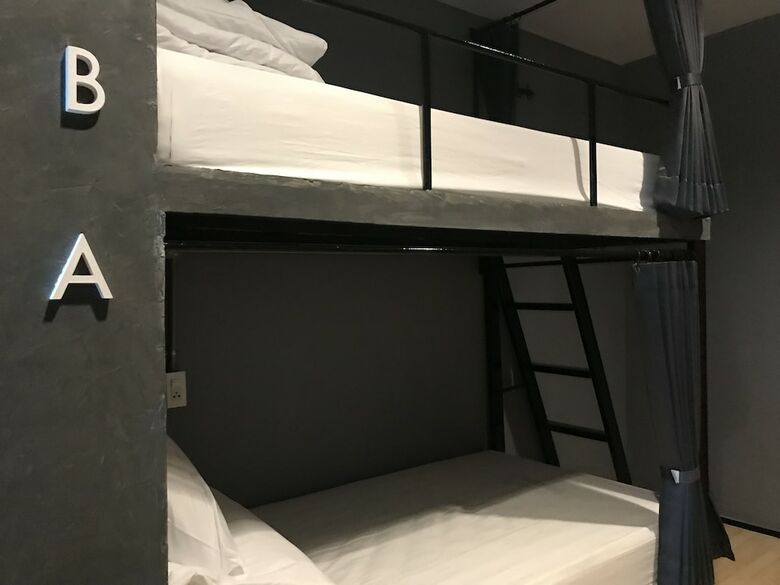 Hostal La Malila Hostel