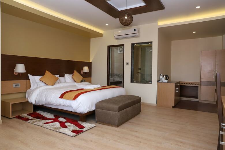 Retro Hotel And Spa