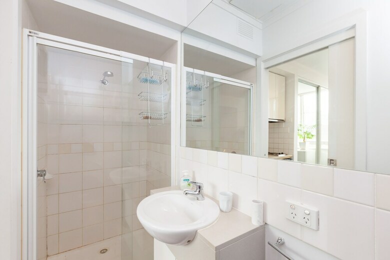 Henrietta, Carlton Studio Apartment
