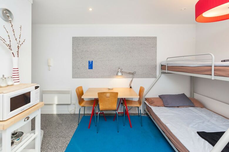 Henrietta, Carlton Studio Apartment