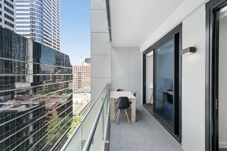 Edward, 3bdr Melbourne Apartment