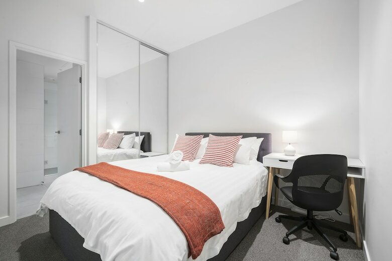 Edward, 3bdr Melbourne Apartment