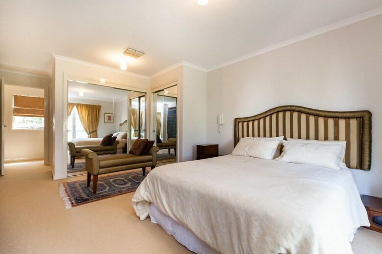 Jasmine, 2bdr Port Melbourne House