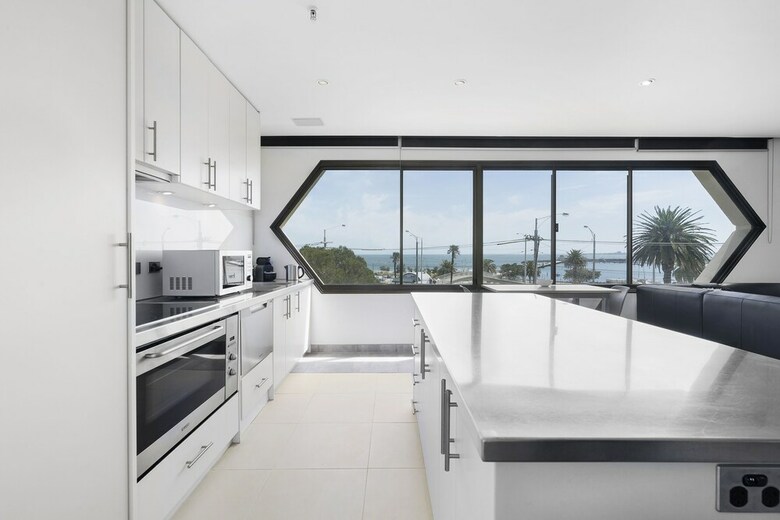 Elaine, 2bdr St.kilda Apartment