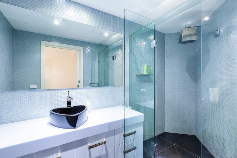 Maddison, 3bdr Port Melbourne Apartment