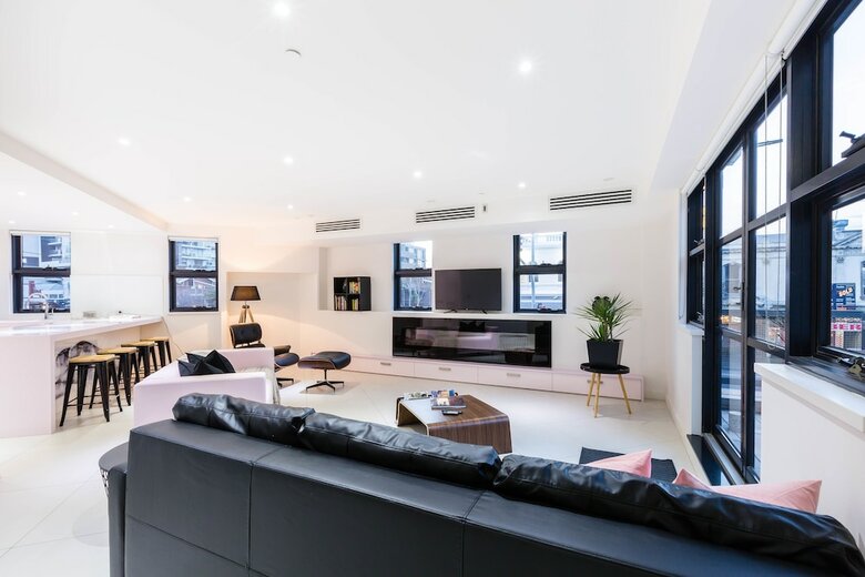 Maddison, 3bdr Port Melbourne Apartment