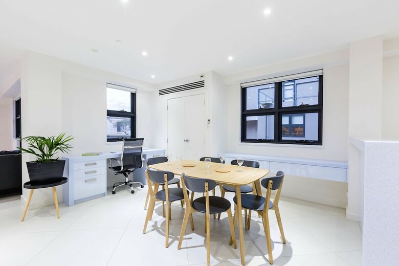 Maddison, 3bdr Port Melbourne Apartment