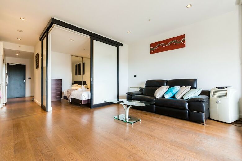Cleo, 1bdr St.kilda Apartment