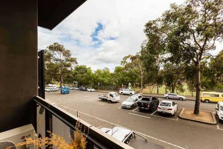 George, 1bdr North Melbourne Apartment