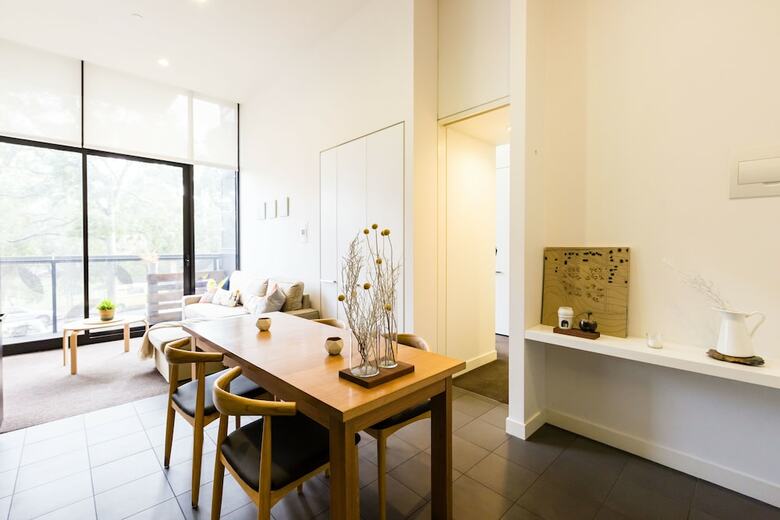 George, 1bdr North Melbourne Apartment