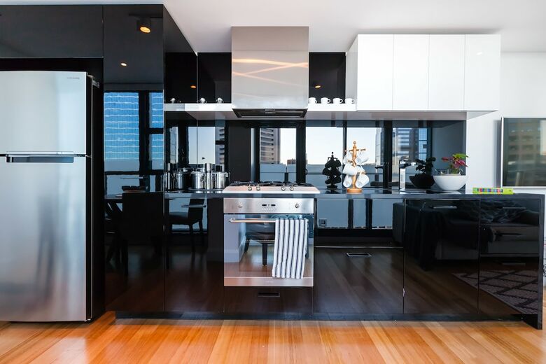 Logan, 2bdr Melbourne Apartment