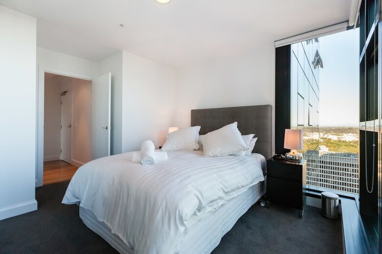 Logan, 2bdr Melbourne Apartment