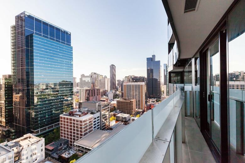 Logan, 2bdr Melbourne Apartment