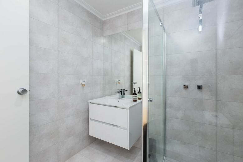 Roland, 1bdr Melbourne Apartment