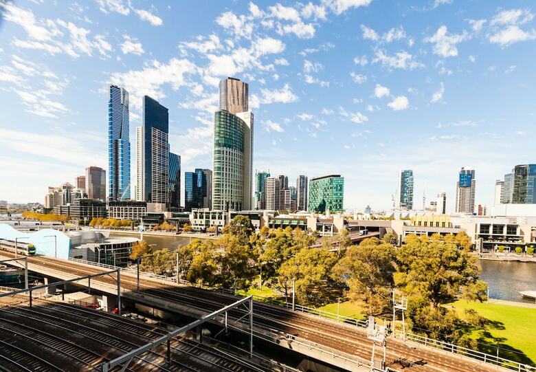 Miles, 1bdr Melbourne Apartment