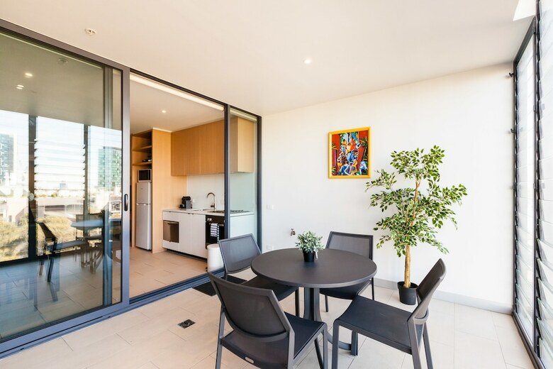 Miles, 1bdr Melbourne Apartment