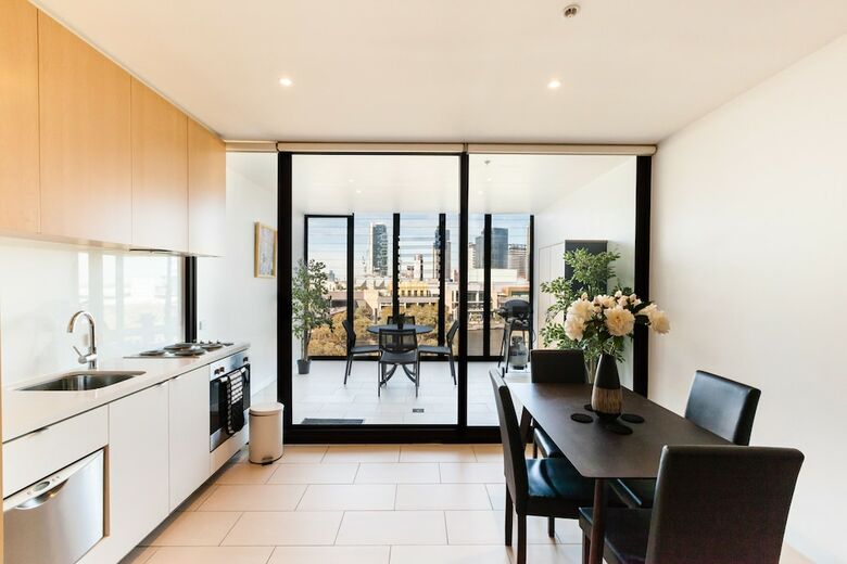 Miles, 1bdr Melbourne Apartment